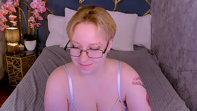 AlexandraGreen online show from April 19, 2026, 6:10 pm