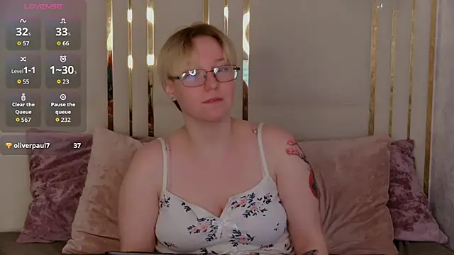 Snapshot of AlexandraGreen chatting on May 15, 2026, 11:47 pm AlexandraGreen online show from May 15, 2026, 11:47 pm