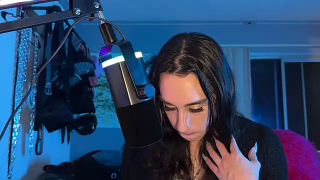 xoFrankie online show from April 6, 2026, 3:46 am