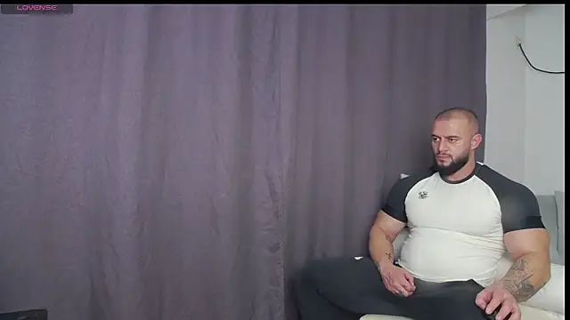 RickyMiami1 online show from November 28, 2025, 9:48 pm