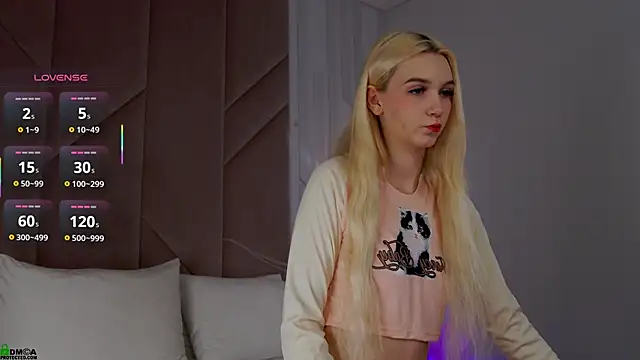 SaraHearts online show from November 15, 2025, 1:31 am