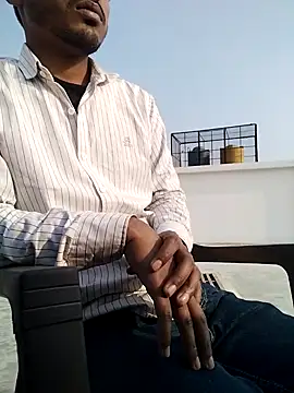 Snapshot of YourTarzan chatting on December 4, 2025, 9:41 am YourTarzan online show from December 4, 2025, 9:41 am