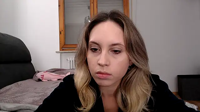 L Sofia online show from November 13, 2025, 4:55 pm