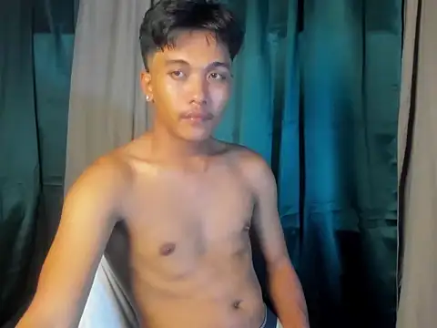 chris hot asian loverboy online show from June 1, 2026, 10:04 am
