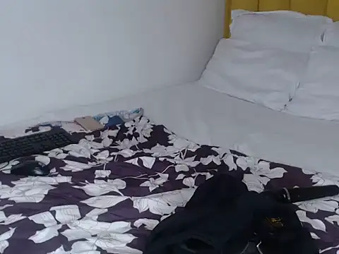 Snapshot of Bella_2025 chatting on April 11, 2026, 7:45 am Bella 2025 online show from April 11, 2026, 7:45 am