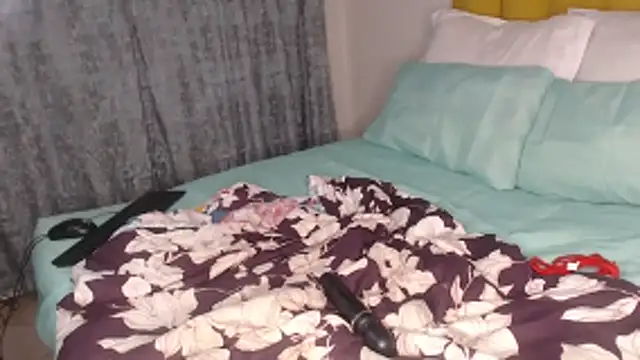 Snapshot of Bella_2025 chatting on February 24, 2026, 8:31 pm Bella 2025 online show from February 24, 2026, 8:31 pm