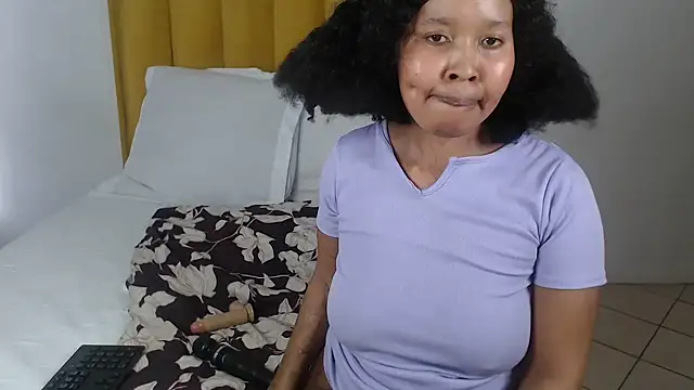 Snapshot of Bella_2025 chatting on January 11, 2026, 4:36 pm Bella 2025 online show from January 11, 2026, 4:36 pm