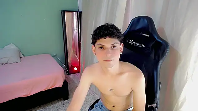 dilan hott  online show from November 11, 2025, 8:03 pm