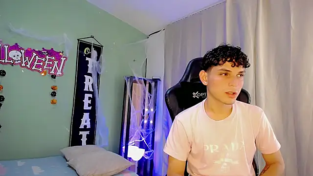 dilan hott  online show from October 27, 2025, 8:10 pm