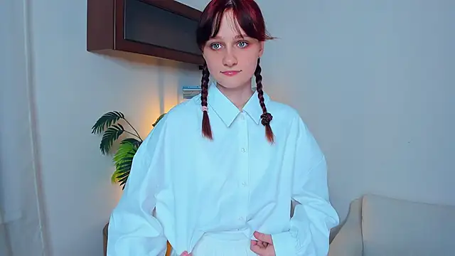 KatyKufel online show from September 12, 2025, 7:02 pm