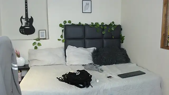 Amnesia  online show from September 22, 2025, 12:44 pm