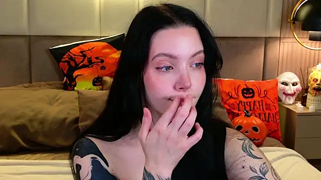 Goldy Stark online show from October 26, 2025, 8:42 pm