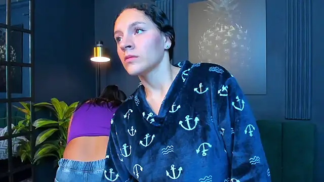 aliceandsia online show from September 29, 2025, 12:11 pm