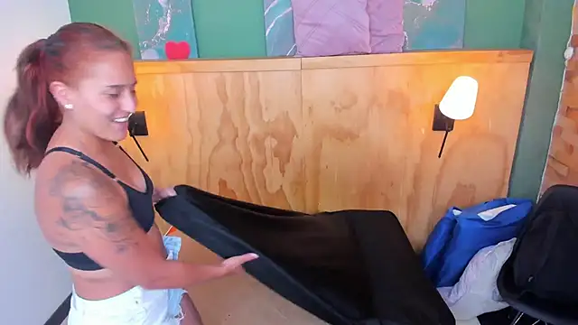 aliceandsia online show from December 5, 2025, 7:12 pm