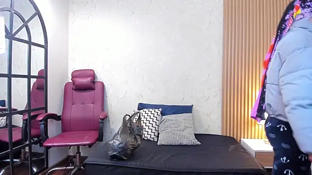 aliceandsia online show from April 19, 2026, 12:17 pm