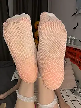 Lina Thornton  online show from November 2, 2025, 9:42 pm