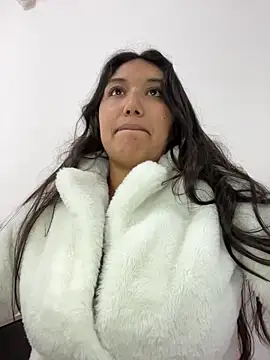 Snapshot of SharaRous chatting on February 24, 2026, 5:03 pm SharaRous online show from February 24, 2026, 5:03 pm