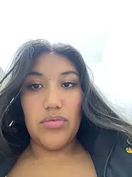 Snapshot of SharaRous chatting on February 13, 2026, 5:35 pm SharaRous online show from February 13, 2026, 5:35 pm