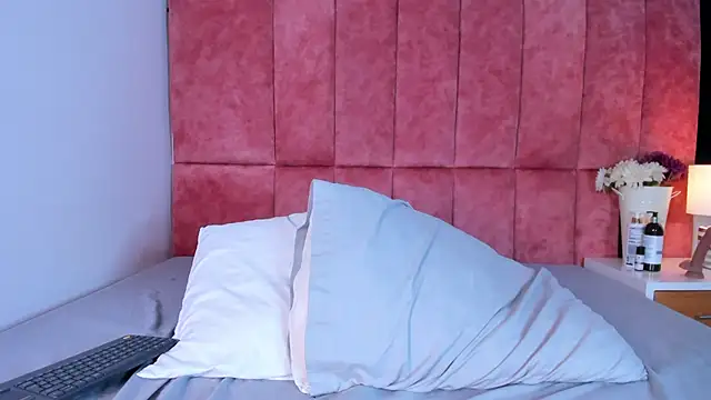 kittyy milk 001 online show from January 9, 2026, 8:38 pm