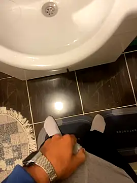 Snapshot of SolomonHej4 chatting on November 15, 2025, 1:04 pm SolomonHej4 online show from November 15, 2025, 1:04 pm