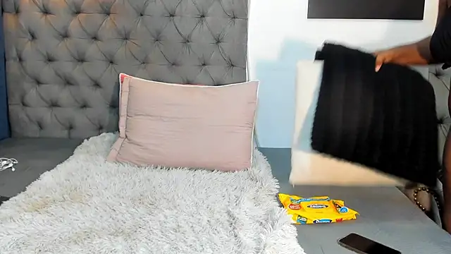 nahiroby ebony online show from December 18, 2025, 6:45 pm