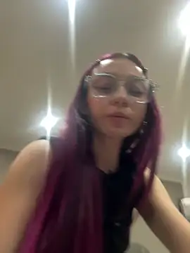 Red kytty6 online show from May 13, 2026, 3:35 am