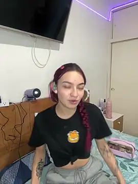Red kytty6 online show from May 18, 2026, 2:23 am