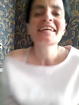 Gecenin Kralicesi online show from May 6, 2026, 6:28 am