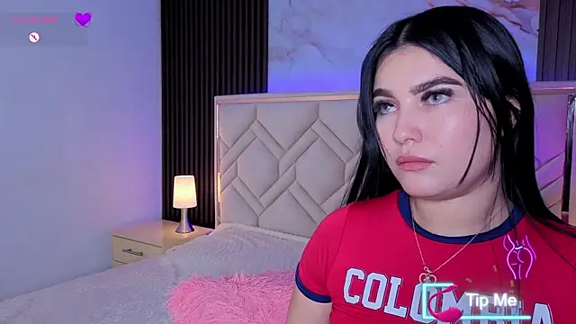 MiaaFarrel online show from March 8, 2026, 2:04 am