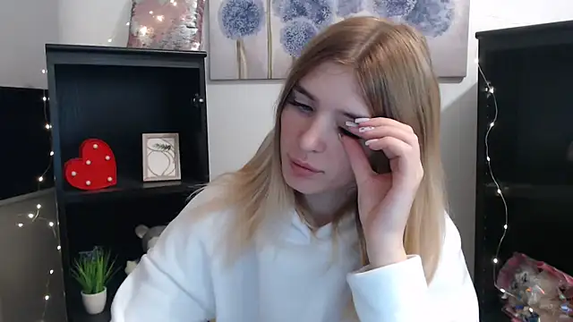 JuiceLips   online show from November 21, 2025, 12:15 pm