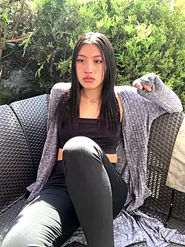 KloePink  online show from October 22, 2025, 1:54 pm