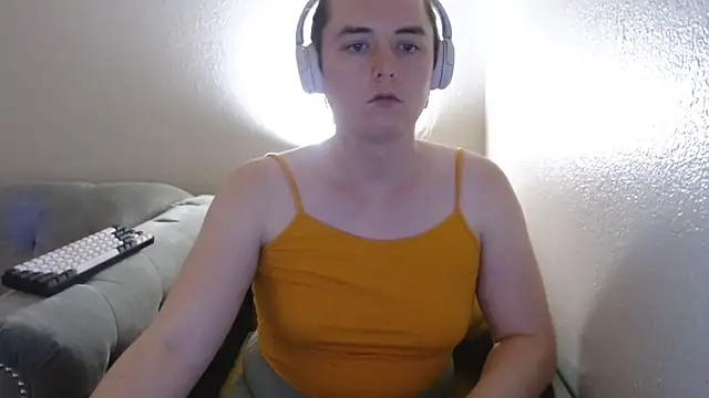 Snapshot of Elliebell chatting on November 11, 2025, 9:15 am Elliebell online show from November 11, 2025, 9:15 am