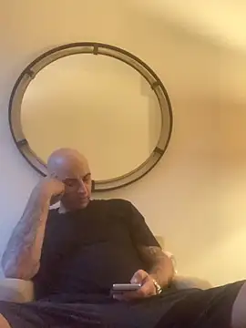 Hothotboyg online show from November 26, 2025, 12:10 am