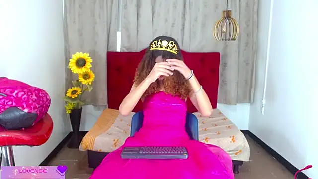 luisa  torres online show from November 7, 2025, 3:11 am