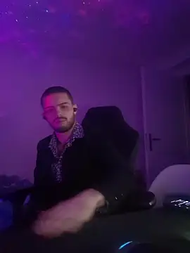 Snapshot of EyesNeverLies chatting on February 6, 2026, 3:35 am EyesNeverLies online show from February 6, 2026, 3:35 am