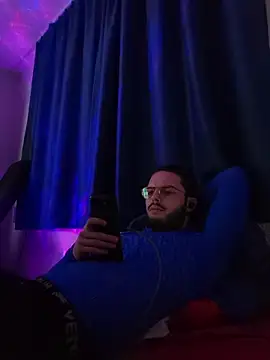 Snapshot of EyesNeverLies chatting on February 21, 2026, 8:11 pm EyesNeverLies online show from February 21, 2026, 8:11 pm