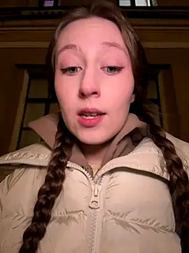 FroggyAnna online show from December 19, 2025, 4:53 pm