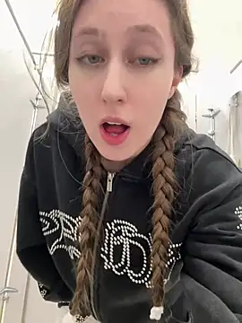 FroggyAnna online show from June 10, 2026, 6:53 pm