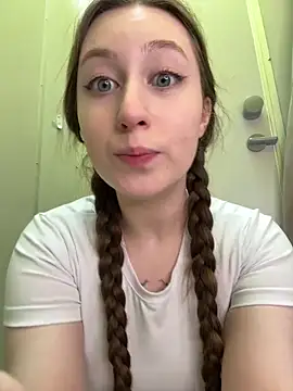 FroggyAnna online show from April 6, 2026, 4:19 pm