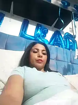 estrellahot01 online show from September 20, 2025, 4:39 am