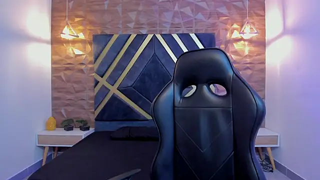 Alana cox  online show from December 4, 2025, 11:26 pm