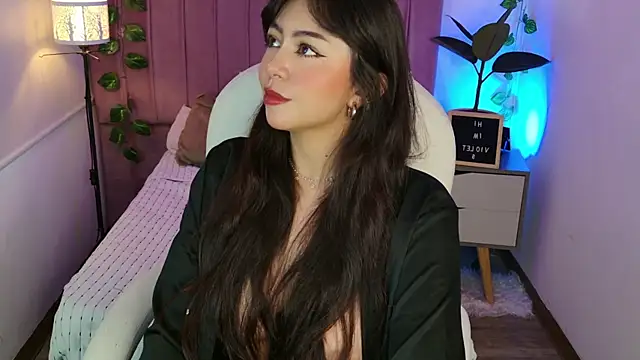 Snapshot of VioletBlacke_ chatting on October 8, 2025, 2:51 pm VioletBlacke online show from October 8, 2025, 2:51 pm