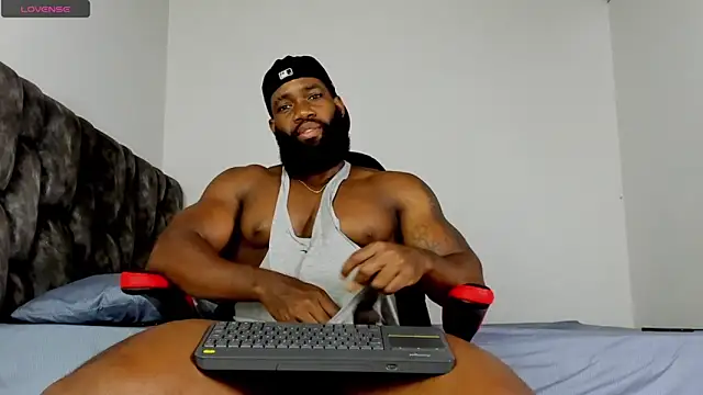 Snapshot of james_musclebbc chatting on May 7, 2026, 12:15 am james musclebbc online show from May 7, 2026, 12:15 am