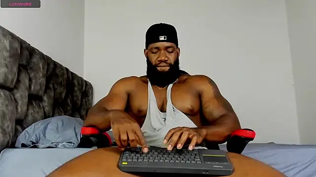 Snapshot of james_musclebbc chatting on April 27, 2026, 7:23 pm james musclebbc online show from April 27, 2026, 7:23 pm
