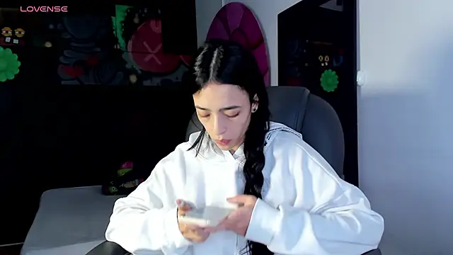 Snapshot of miIa_bratz chatting on May 29, 2026, 8:37 pm miIa bratz online show from May 29, 2026, 8:37 pm