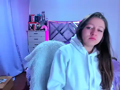 Luna Analya online show from October 17, 2025, 1:13 pm