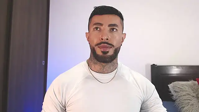 andrea de lucaa online show from April 9, 2026, 2:46 am