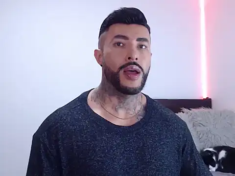 andrea de lucaa online show from November 6, 2025, 2:48 am