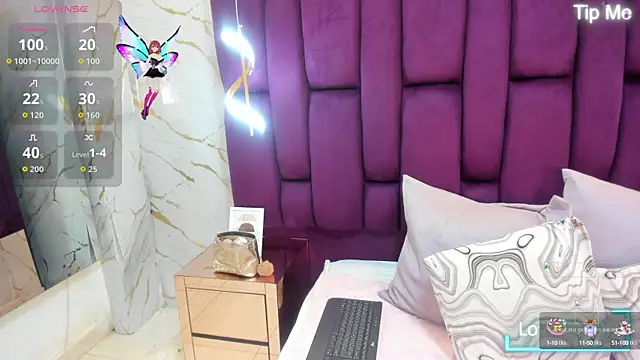 megannherrera online show from September 15, 2025, 12:16 pm