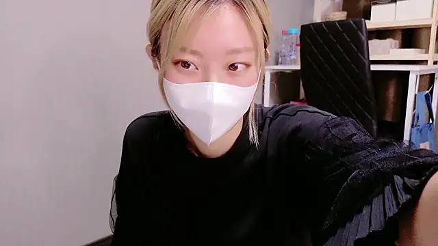 Snapshot of Nana__ch chatting on October 22, 2025, 11:09 am Nana ch online show from October 22, 2025, 11:09 am